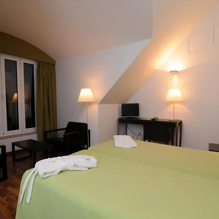 Hotell Inatel 3*